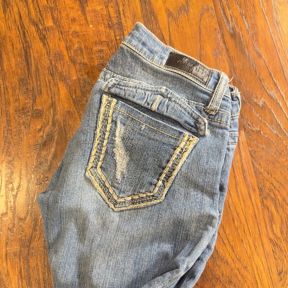 Daytrip Leo Distressed Bootcut Jeans, Size 27 X L - Picture 2 of 7
